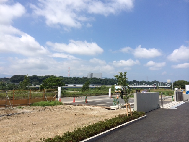 川沿い 川沿い